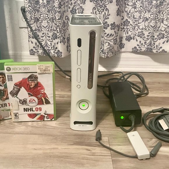 XBOX 360 Console and Wireless Adapter with 3 Games - Picture 1 of 8
